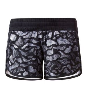 Lululemon Black Tracker Shorts Graffiti Black Lace Lined Womens size 4